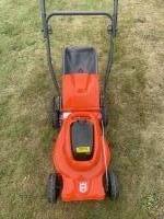 Husqvarna 137i ACCU MAAIER INCL ACCU EN LADER