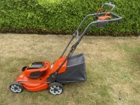 Husqvarna 137i ACCU MAAIER INCL ACCU EN LADER