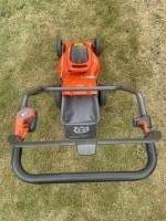 Husqvarna 137i ACCU MAAIER INCL ACCU EN LADER
